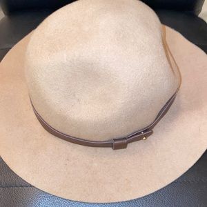 Tan fedora